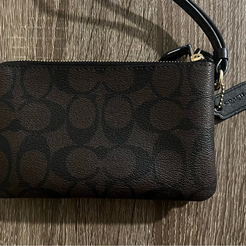 Coach wristlet - Picture 2 of 5